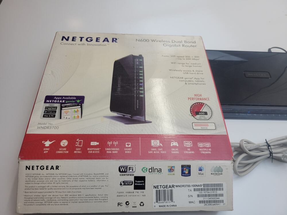 Netgear N600 300 Mbps 4-Port Gigabit Wireless N Router (WNDR3700)